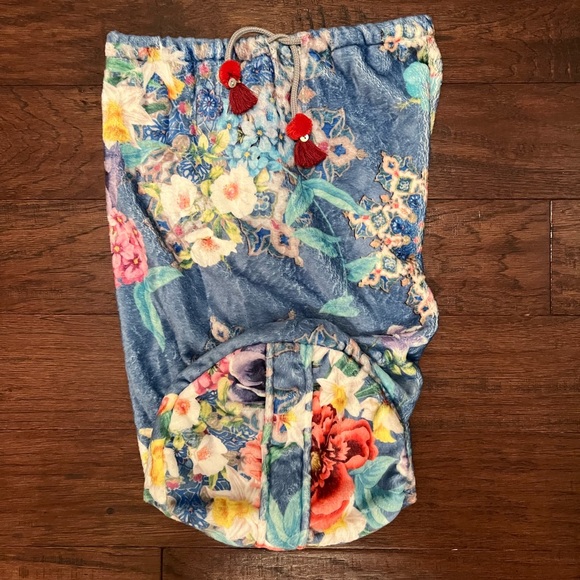 JOHNNY WAS Sunrise Cozy Fleece Drawstring Blanket Bag (no blanket) Floral - Picture 3 of 4